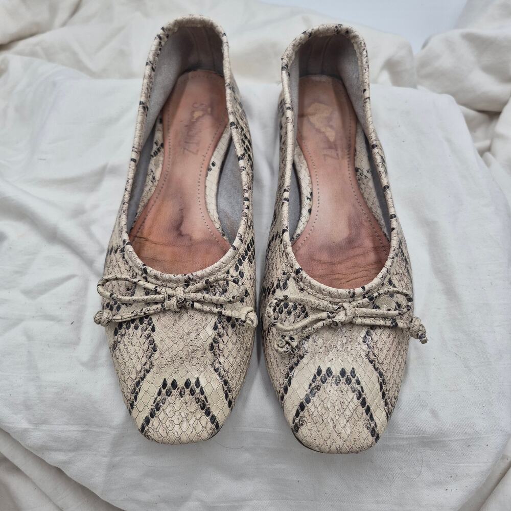 Schutz ballet flats snakeskin embossed leather pattern and a bow detail sz 5.5B